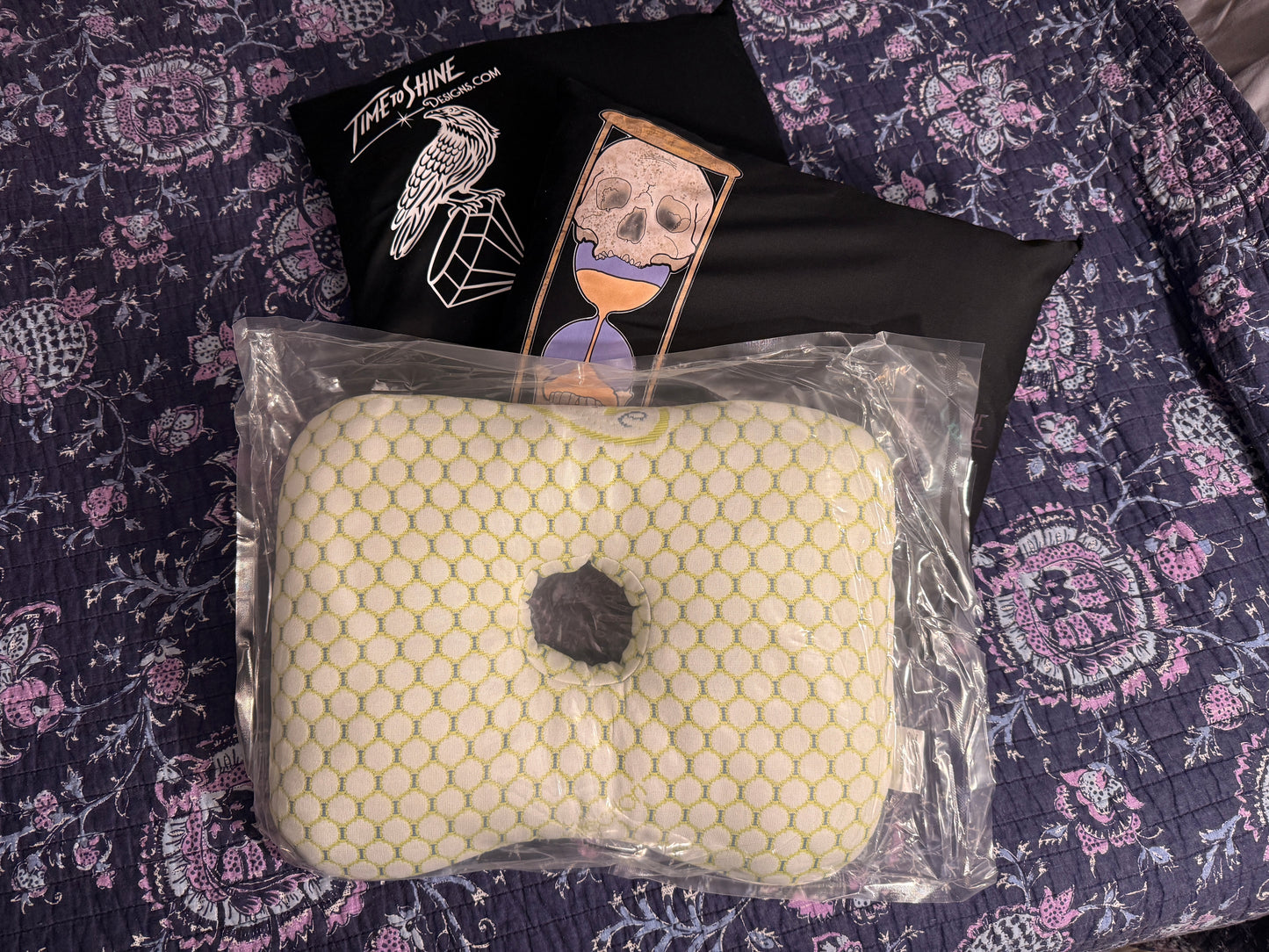 Piercing Pillow - with hole for comfort with piercings