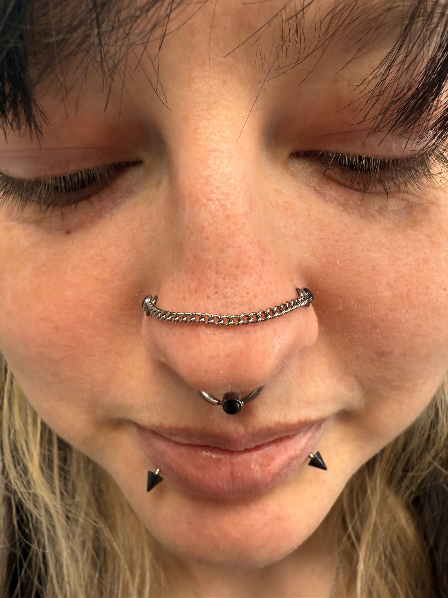 ASTM F-136 Titanium chain for body piercing. Nose chain, ear chain