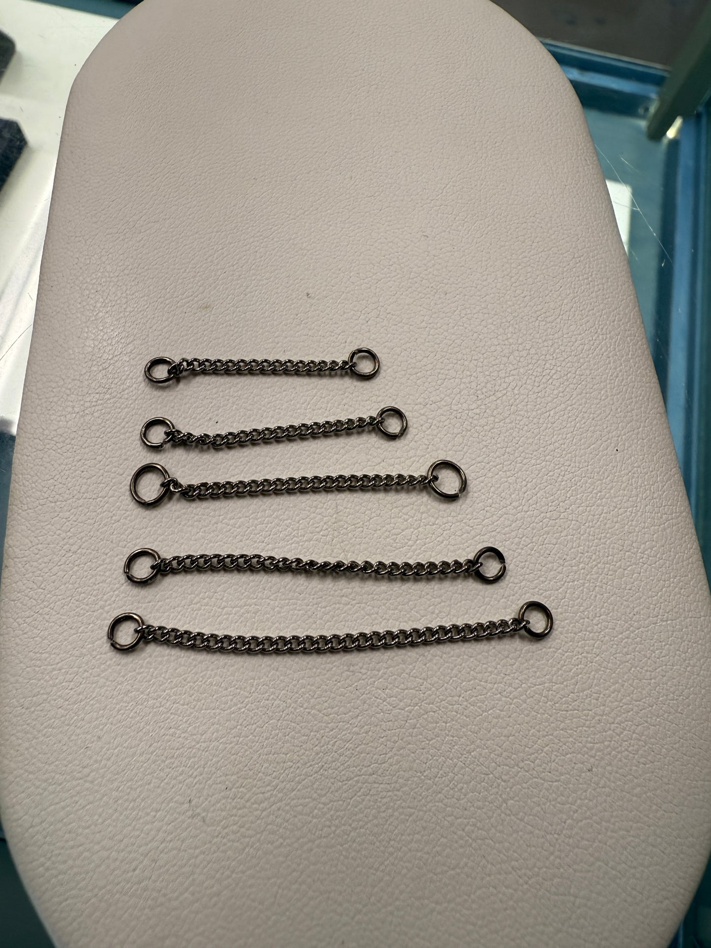 ASTM F-136 Titanium chain for body piercing. Nose chain, ear chain